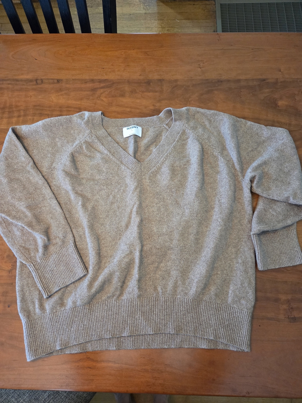 Old Navy Women's V-Neck Sweater in Taupe